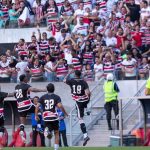 Santa Cruz encerra jejum de nove anos e retorna à Série B após empate emocionante contra o Maringá