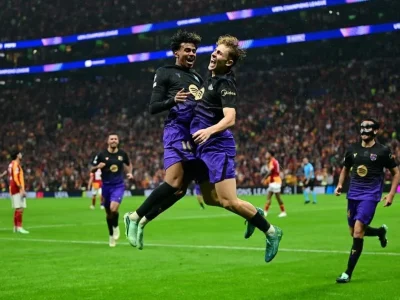 Barcelona vira sobre o Galatasaray e assume a liderança da Champions League com goleada de 4 a 1