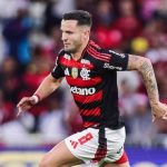 Flamengo pode ter Ayrton Lucas de volta para semifinal da Libertadores; Saúl é dúvida