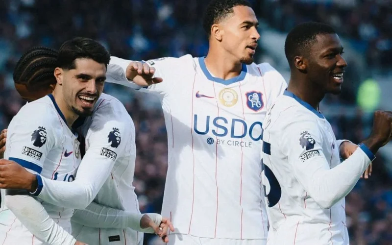 Pedro Neto brilha com dois gols e Chelsea bate Everton na Premier League