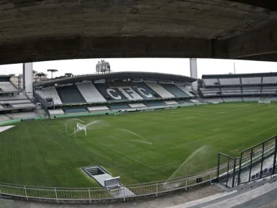 Coritiba e Botafogo se enfrentam pela 30ª rodada do Brasileirão: horário e transmissão do jogo