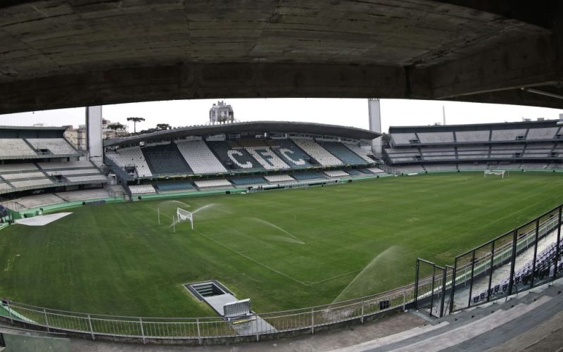 Coritiba e Botafogo se enfrentam pela 30ª rodada do Brasileirão: horário e transmissão do jogo