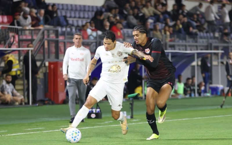 Chapecoense é superada pelo Red Bull Bragantino e amarga nova derrota no Brasileirão