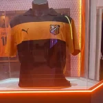 Camisas do Divino Futebol Clube, da novela Avenida Brasil 2, serão vendidas ao público em parceria com a Puma
