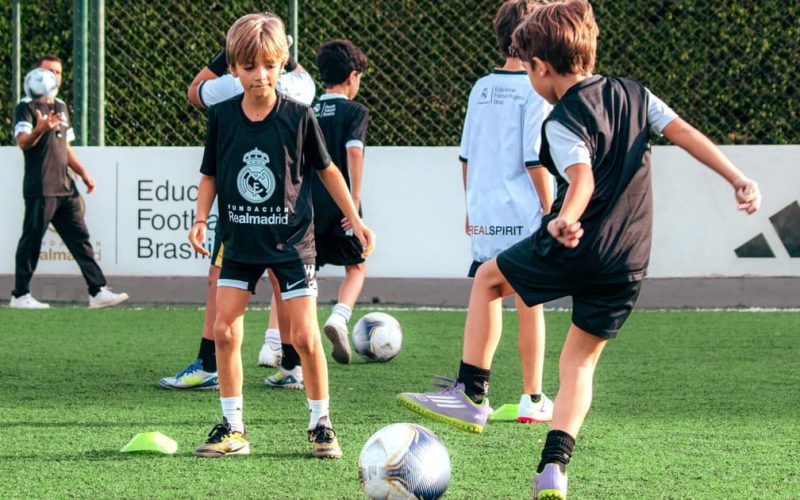 Real Madrid abre escola de futebol no Rio com Sávio, tricampeão da Champions, como convidado especial