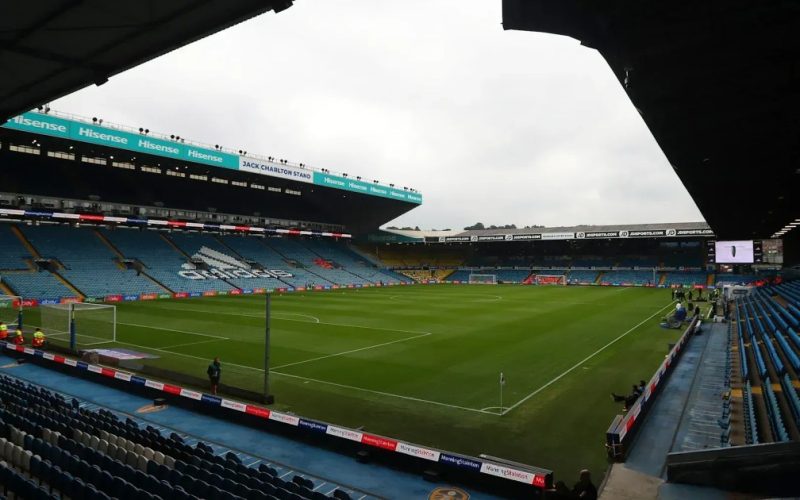 Leeds e Manchester United se enfrentam neste domingo pela sétima rodada da Premier League; veja onde assistir