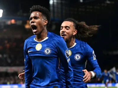 Estêvão fica no banco enquanto Chelsea vence Everton e busca o G4 da Premier League