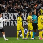 Expulsão de Bruno Santos complica o Mirassol no início do duelo contra o Corinthians na Neo Química Arena