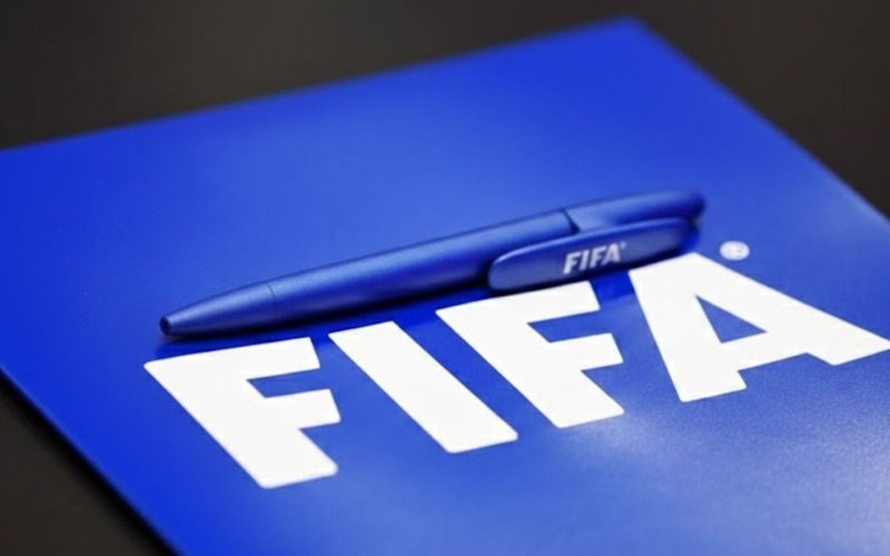 Fifa é acusada de permitir irregularidade e goleiro da RD Congo disputa a Copa do Mundo sem documentação completa