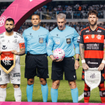 Flamengo critica fortemente arbitragem após empate com o Santos e levanta questões sobre julgamento impreciso em meio à disputa pelo título do Brasileirão