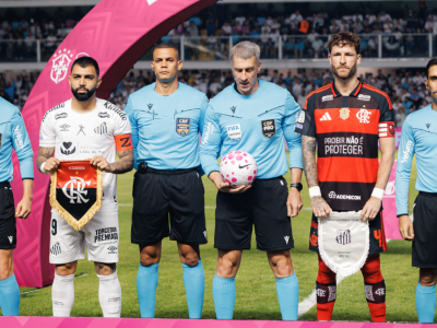 Flamengo critica fortemente arbitragem após empate com o Santos e levanta questões sobre julgamento impreciso em meio à disputa pelo título do Brasileirão