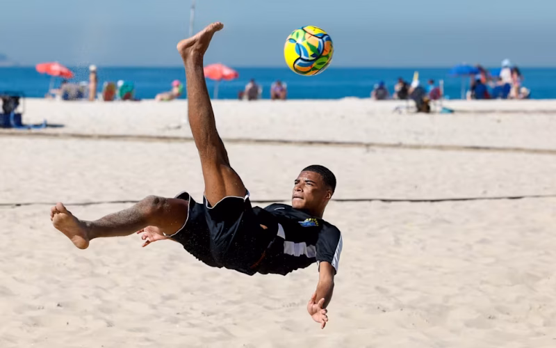 Brasil busca título no Sul-Americano Sub-20 de Futebol de Areia 2026 em Lima com novo elenco sob comando de Juninho Santos