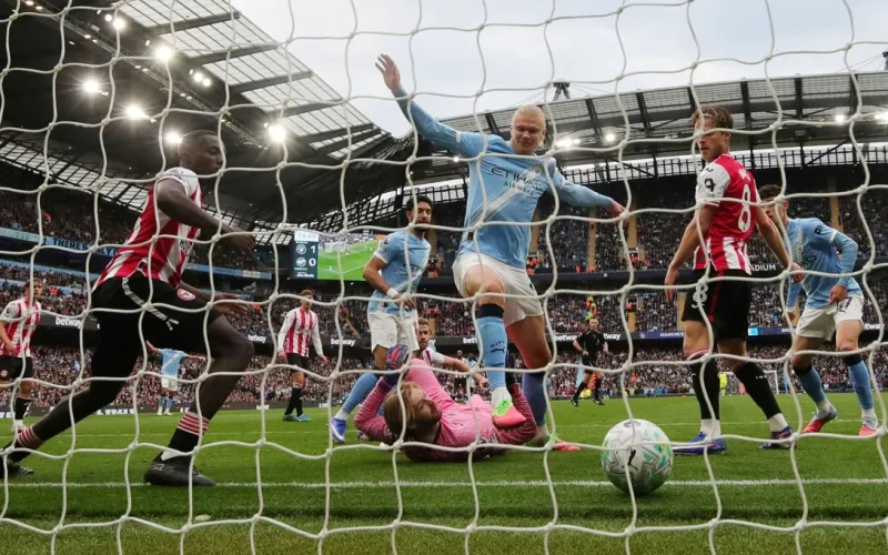 Crise financeira atinge 94% dos clubes da Premier League, apesar das receitas bilionárias