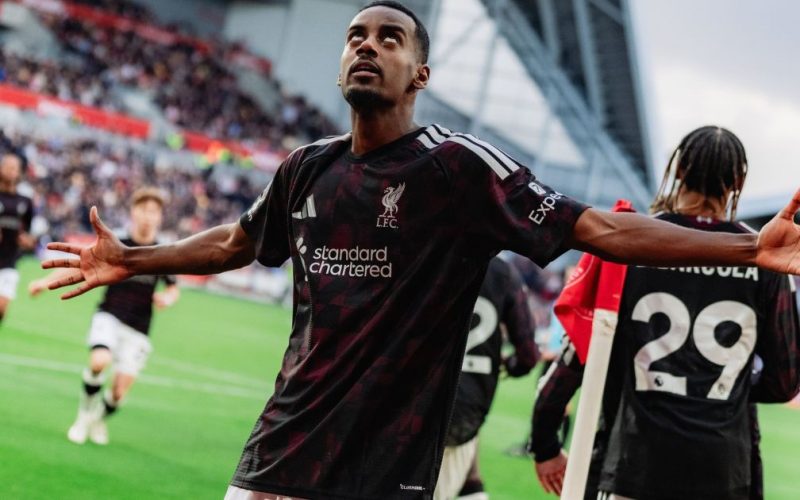 Liverpool supera Brentford de virada e se aproxima do G4 da Premier League