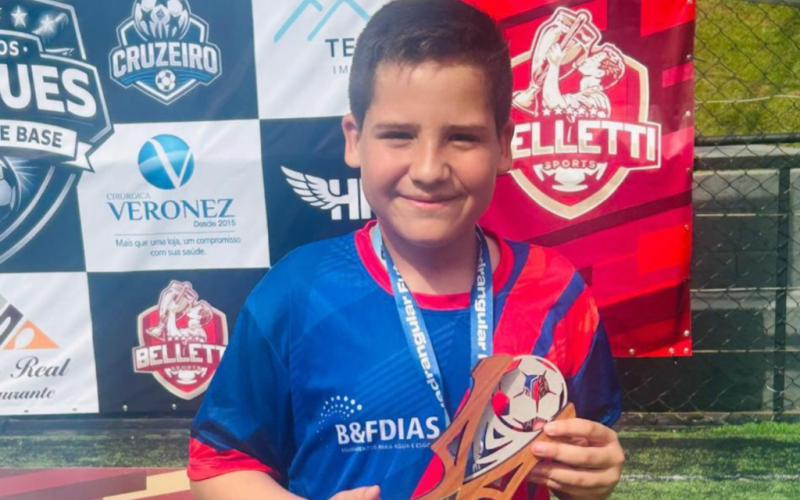 Luccas Campos, jovem talento de Vinhedo, sonha em ser profissional no futebol com apoio da família e dedicação nos treinos