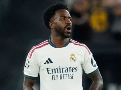 Mourinho escala Vini Jr. como titular do Real Madrid contra o RB Leipzig e alerta elenco sobre exigências de rendimento
