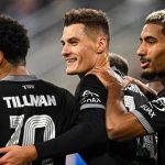 Leverkusen goleia Lech Poznań por 4 a 0 e Patrick Schick brilha com dois gols de pênalti na Liga Europa