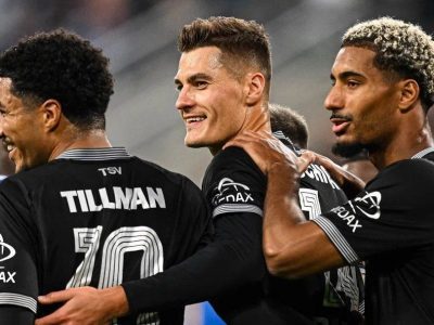 Leverkusen goleia Lech Poznań por 4 a 0 e Patrick Schick brilha com dois gols de pênalti na Liga Europa