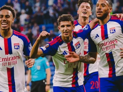 Lyon mantém 100% na Europa League com vitória emocionante sobre o Crystal Palace