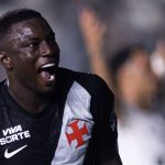 Vasco vence Corinthians de virada e se afasta da zona de rebaixamento no Brasileirão