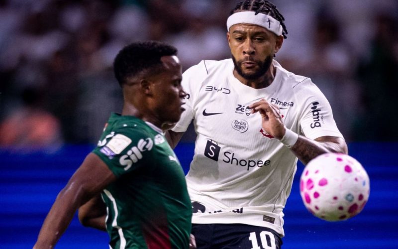 Corinthians sofre com desfalque de Memphis Depay por suspensão no duelo contra o Vitória
