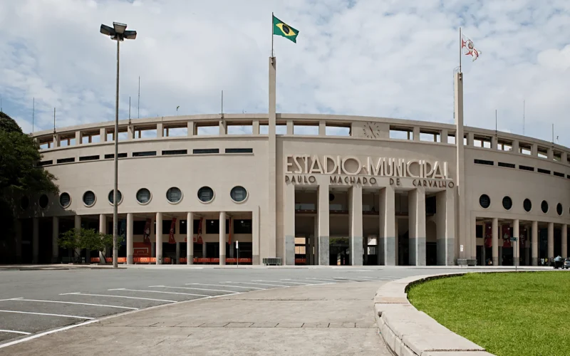 Museu do Futebol em São Paulo oferece entrada gratuita às terças e destaca a história do esporte no Brasil