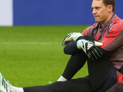 Manuel Neuer comete falha grotesca e sofre gol relâmpago no empate entre Augsburg e Bayern na Bundesliga