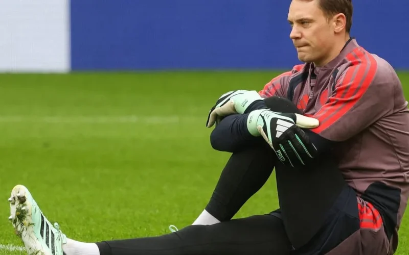 Manuel Neuer comete falha grotesca e sofre gol relâmpago no empate entre Augsburg e Bayern na Bundesliga