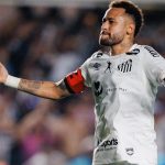 Neymar brilha com dois gols em empate polêmico entre Santos e Flamengo na Vila Belmiro