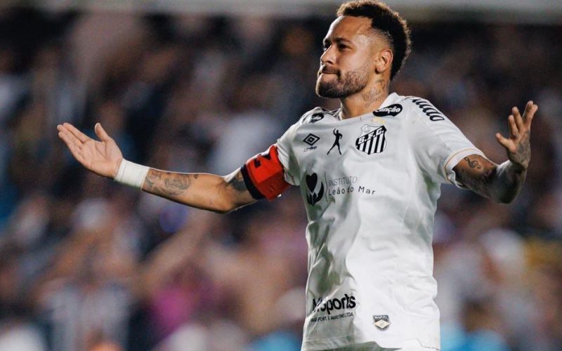 Neymar brilha com dois gols em empate polêmico entre Santos e Flamengo na Vila Belmiro