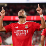 Benfica de Marco Silva se iguala a Jorge Jesus com 49 gols em 16 jogos, e Pavlidis brilha com 15 gols na temporada