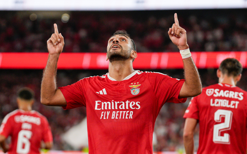 Benfica de Marco Silva se iguala a Jorge Jesus com 49 gols em 16 jogos, e Pavlidis brilha com 15 gols na temporada