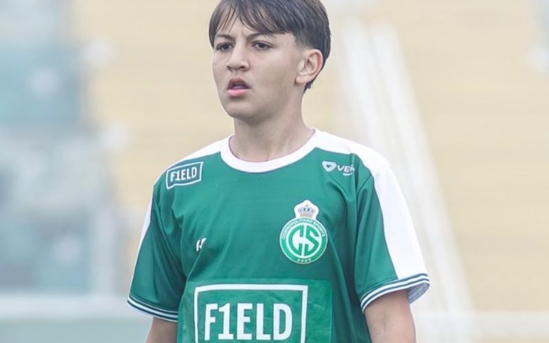 Olavo Valente, zagueiro do sub-13 do Cosmopolitano, se destaca por sua garra e técnica após duas anos de treino intenso
