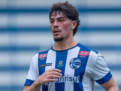 Kaike, centroavante nascido nos EUA, busca seu espaço no futebol brasileiro com o São José/RS