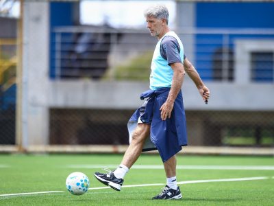 Renato Gaúcho sob pressão: Grêmio enfrenta crise sem fim e desvio na política