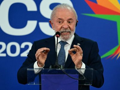 Lula ironiza Corinthians em comício: “Está parecendo o Bolsonaro, só perde”