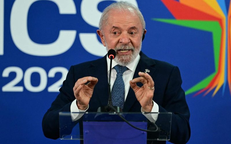 Lula ironiza Corinthians em comício: “Está parecendo o Bolsonaro, só perde”