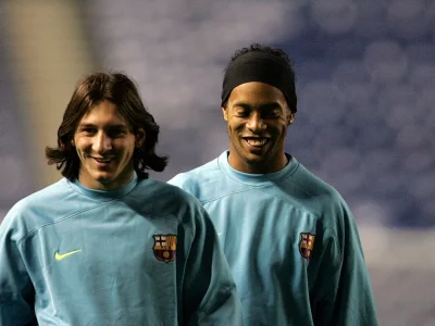 Ronaldinho homenageia Messi e destaca seu papel na paixão pelo futebol: “Você nos fez sorrir”