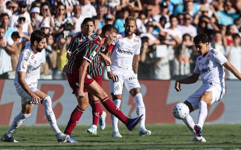 Fluminense e Santos se enfrentam no Maracanã pelo Brasileirão: saiba onde assistir e horário da partida