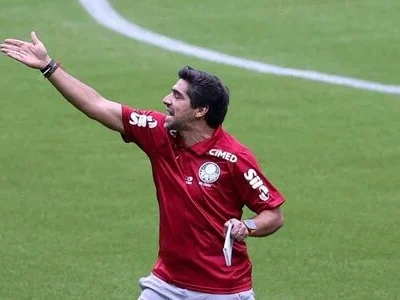 Palmeiras busca recuperação e Corinthians tenta afastar crise no clássico paulista do Brasileirão