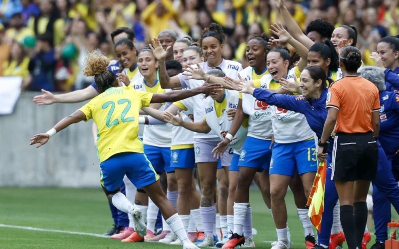 Brasil e Argentina se enfrentam em amistoso preparatório: saiba onde assistir ao jogo desta terça-feira na Arena Pernambuco