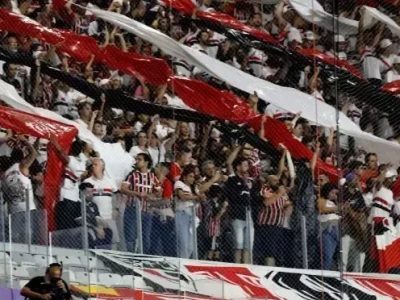 Torcida do São Paulo protesta após derrota para o Cruzeiro: “Time sem vergonha”