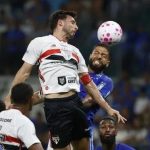 Calleri critica desempenho do São Paulo após derrota para o Cruzeiro e pede melhorias ao time