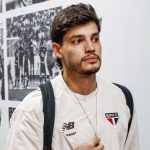 São Paulo e Santos estão prontos para o clássico adiado do Brasileirão; confira as escalações!