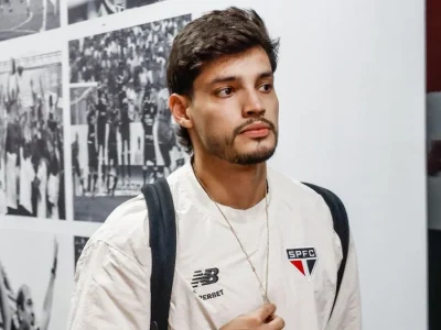 São Paulo e Santos estão prontos para o clássico adiado do Brasileirão; confira as escalações!