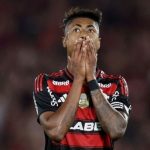 Bruno Henrique lamenta eliminação do Flamengo na Libertadores e pede foco no Brasileirão